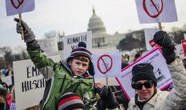 Tūkstančiai amerikiečių dalyvavo protesto akcijoje prieš ginklus