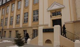 Žada didesnius atlyginimus universiteto darbuotojams