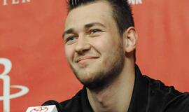 Donatas Motiejūnas per rungtynes su "Warriors" pelnė 5 taškus