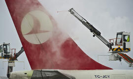 Dėl sniego visiškai uždarytas Frankfurto oro uostas