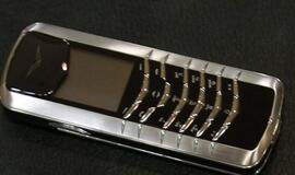 Iš merginos atėmė prabangų telefoną