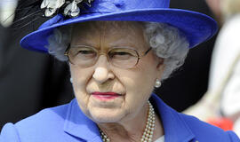 Karalienė Elžbieta II pati pasisiūlė vaidinti Londono olimpiados atidarymo filmuke