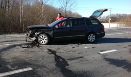 Svečius skolintu automobiliu vežiojęs jaunuolis - ligoninėje