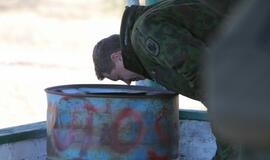 Kariai tobulina šaudymo įgūdžius