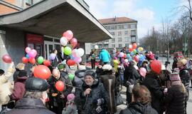 Teatrinėje misijoje "Balionai" į dangų pakilo 100 balionų