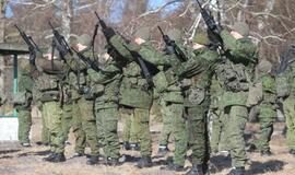 Kariai tobulina šaudymo įgūdžius