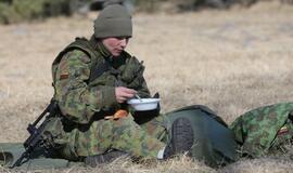 Kariai tobulina šaudymo įgūdžius