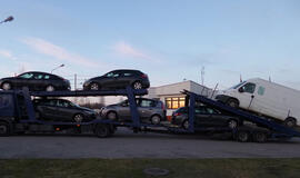 Pasienyje sulaikytas automobilvežis su šešiais vogtais automobiliais