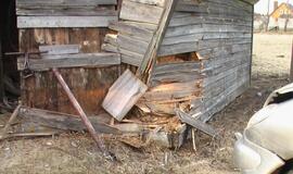 Girtas įvairavo į kaimynės garažą