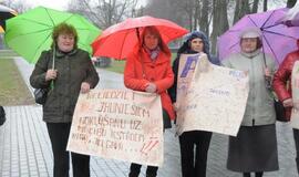 Latvių ir lietuvių mitingas prie rotušės