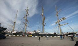 Į Klaipėdą vėl atplaukė burlaivis "Kruzenštern"