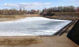 Klaipėdoje į tvenkinį įlūžo trys vaikai