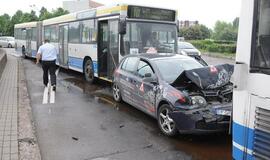 Autobusai sutraiškė mokomąjį automobilį