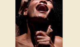 Čiupo moterį už gerklės ir reikalavo pinigų