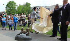 Gargždams padovanotas bronzinis katinas