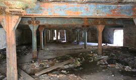 Miesto centre degė pastatas "vaiduoklis"