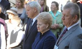 Prezidentė atidengė pirmąjį pasaulyje paminklą kalbai