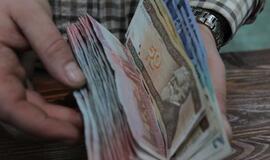 Prisistatė Vengrijos piliečiais ir išviliojo 2000 litų