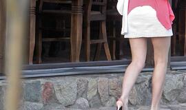 Trumpus seimūnų padėjėjų sijonus filmavęs žurnalistas išmestas iš Seimo