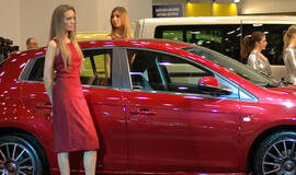 Variklinių transporto priemonių rinkos apyvarta padidėjo 4,2 proc.