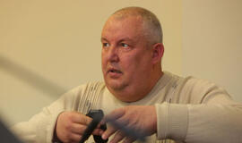 Advokatas išbandė kaltinamųjų suolą