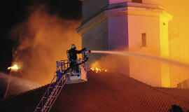 Latvijos ugniagesiai lokalizavo Rygos pilies gaisrą