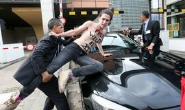 "Femen" aktyvisčių taikinys - Tuniso premjero kortežas Briuselyje