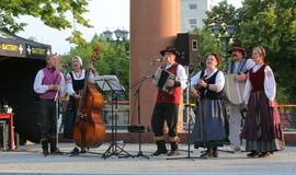 Miesto centre - pasaulio lietuvių žaidynių 2013 atidarymo vakaronė