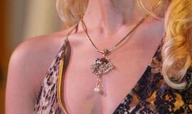 Moteris neteko auksinės grandinėlės