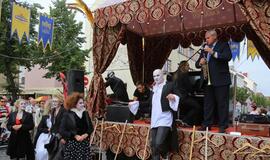 "Muzikiniame vežime" pirmasis uždainavo meras