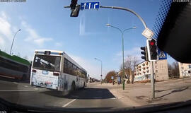 Pagauk "gaidelį" kelyje: Autobusui visada žalia