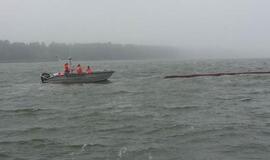 Pasieniečiai dalyvavo Kuršių mariose vykusiose teršalų surinkimo pratybose