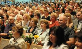 "Ąžuolyno" gimnazistams įteikti brandos atestatai