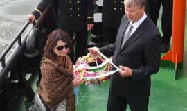 Jūros šventė 2013. Vainikų nuleidimas jūroje