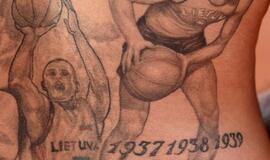 Broliai Maciai. Tatuiruotės