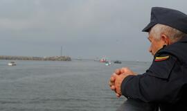 Jūros šventė 2013. Vainikų nuleidimas jūroje