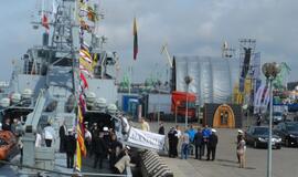 Jūros šventė 2013. Vainikų nuleidimas jūroje