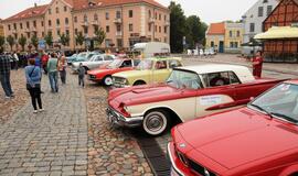 Klaipėdoje - senovinių automobilių žygio startas