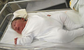 Britė Ispanijoje natūraliu būdu pagimdė 6,2 kg svorio kūdikį