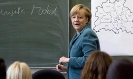 Fizikės diplomą turinti Angela Merkel dvyliktokus mokė istorijos