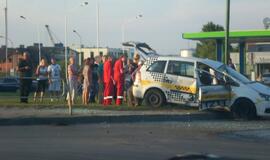 Per raudoną važiavusi moteris sukėlė avariją