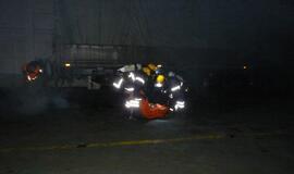 Kariškiai gesino gaisrą civiliniame laive