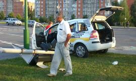 Per raudoną važiavusi moteris sukėlė avariją