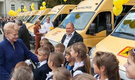 Savivaldybėms perduoti geltonieji autobusai