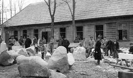 Akmeninis Dumpių miško "grybas" - Bajorų kalėjimo palikimas