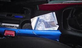 Dėl kyšio - įtarimai ir papirkėjui, ir policininkui