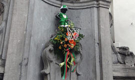 Lietuvos krepšinio rinktinės aprangą matuojasi ir skulptūrinis Briuselio berniukas