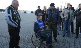 Baikeriai nustebino neįgalų draugą