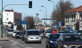 Ragina nevažinėti automobiliais bent savaitę