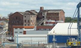 Saugomas objektas - tarsi kortų namelis